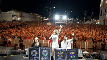 Manu Bahtidão conquista certificado de Diamante Triplo com “Daqui Pra Sempre”