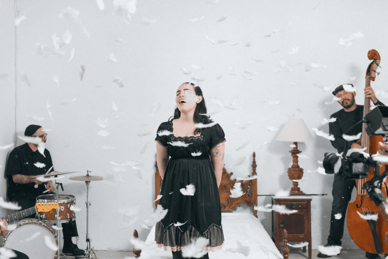 Apontada como um dos próximos nomes da MPB, Luna estreia carreira com o lançamento do single “Culpa” 1 luna