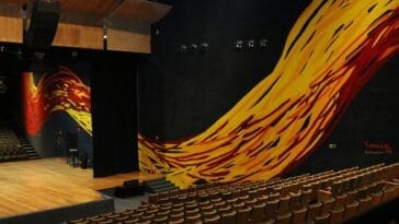 plateia-auditorio-com-tapecaria-Tomie-Othake