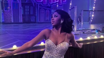Carol Roberto está nos palcos cariocas em 'Hairspray'