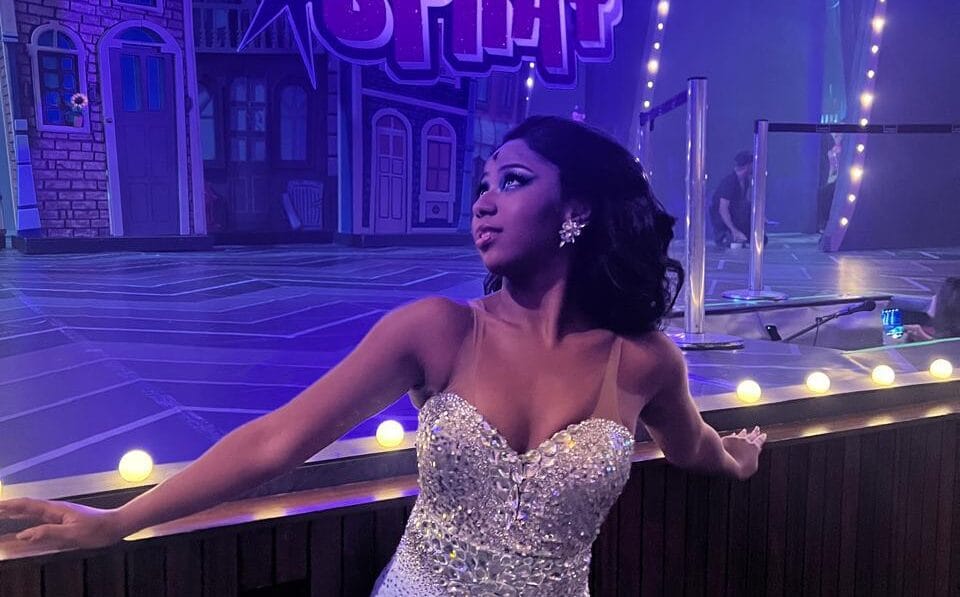 Carol Roberto está nos palcos cariocas em 'Hairspray'
