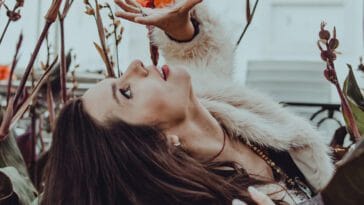 Carolina Zingler celebra a força e a beleza de todas as mulheres no single Mais Linda