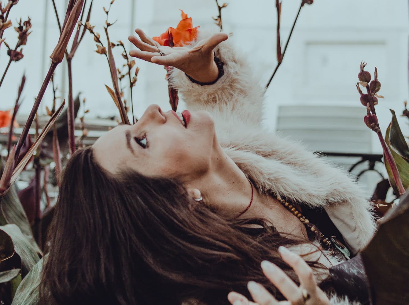 Carolina Zingler celebra a força e a beleza de todas as mulheres no single Mais Linda