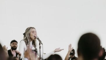 Em alta nas plataformas, Julliany Souza celebra nova fase de carreira