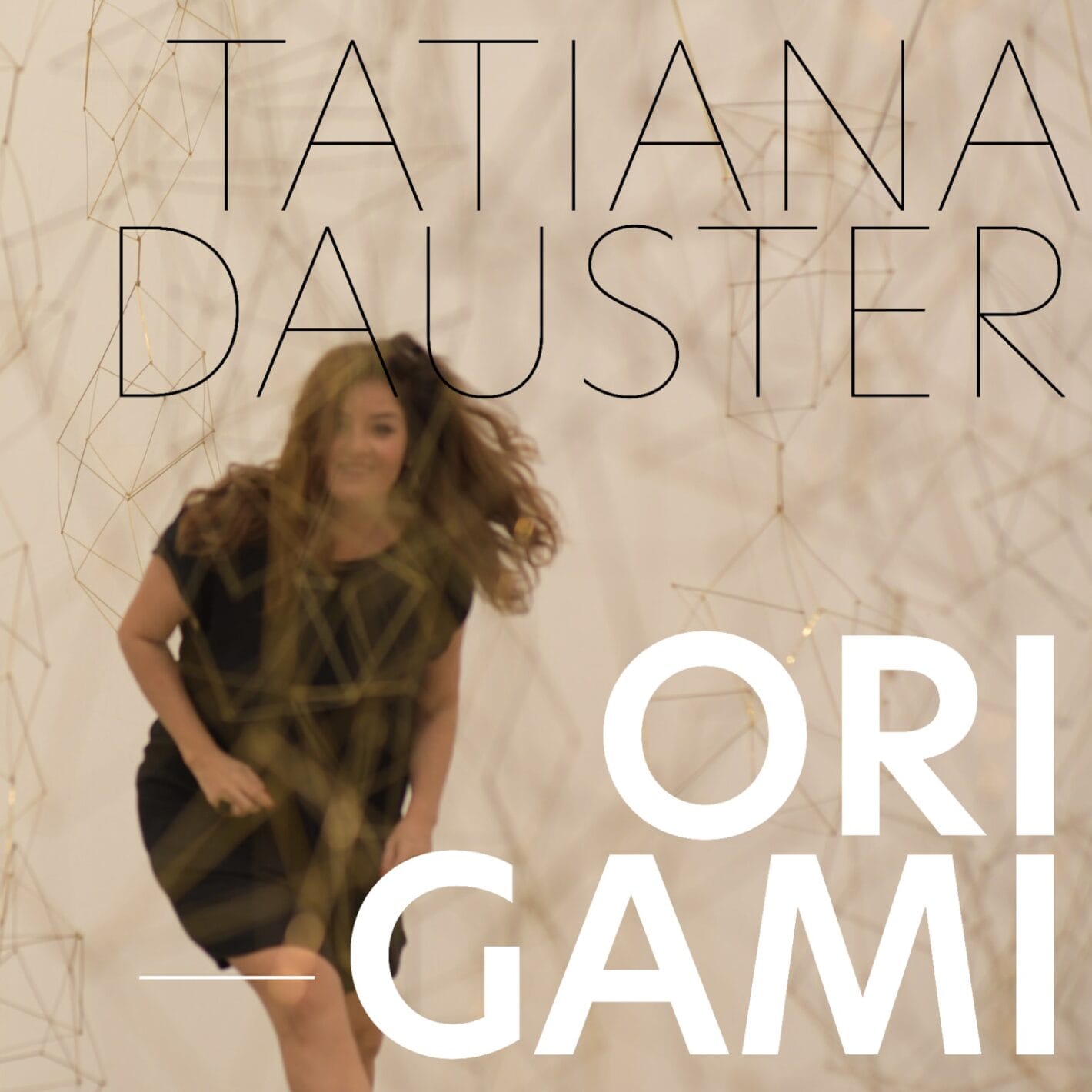 Com amor, poesia e boêmia, Tatiana Dauster lança álbum “Origami”