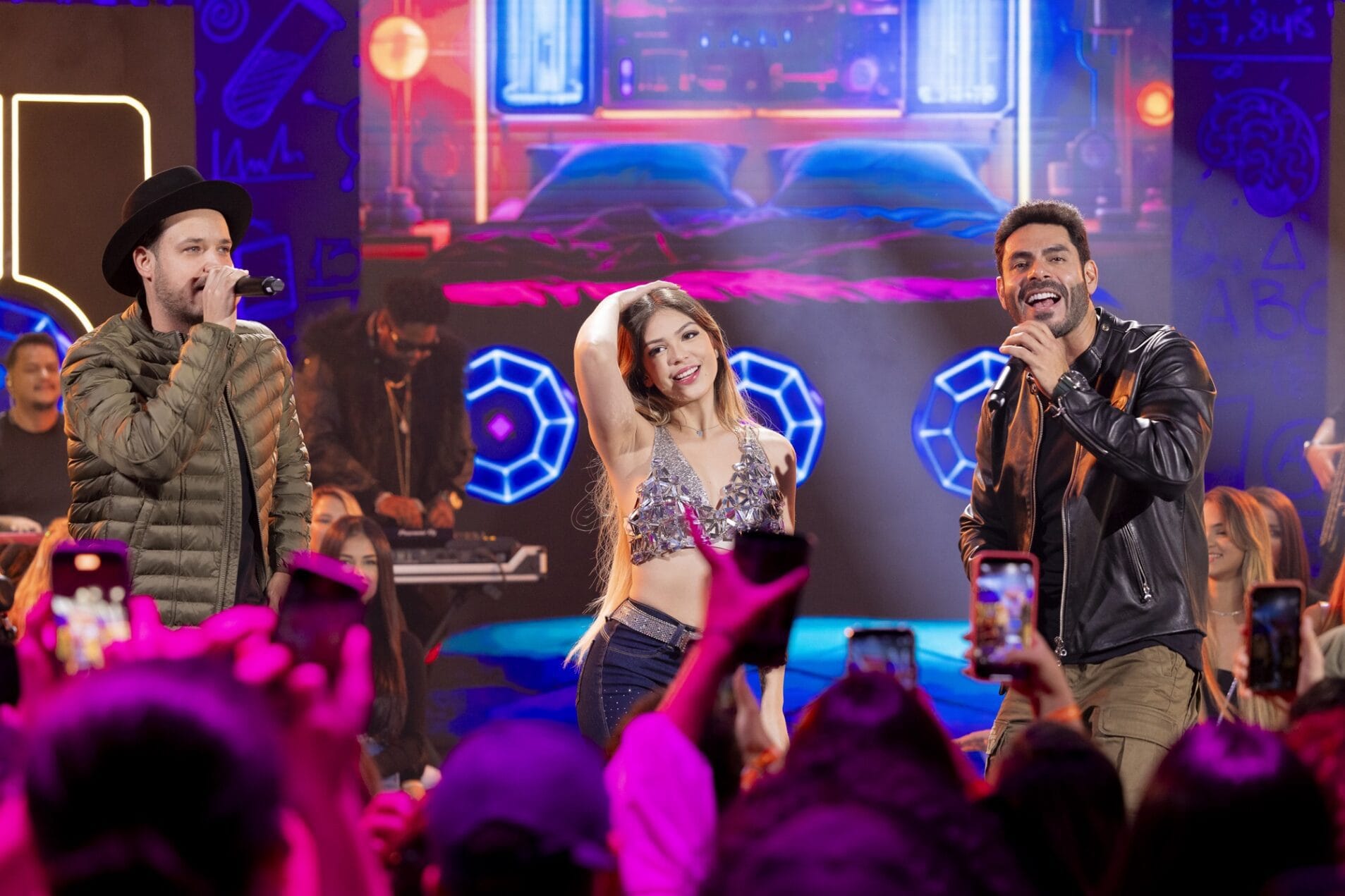 Melody, Israel e Rodolffo e Charles New lançam “Ao Contrário”