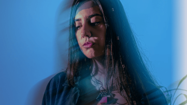 Pris propõe uma “jornada” em clipe de novo single “Heart Closed” 2 Pris