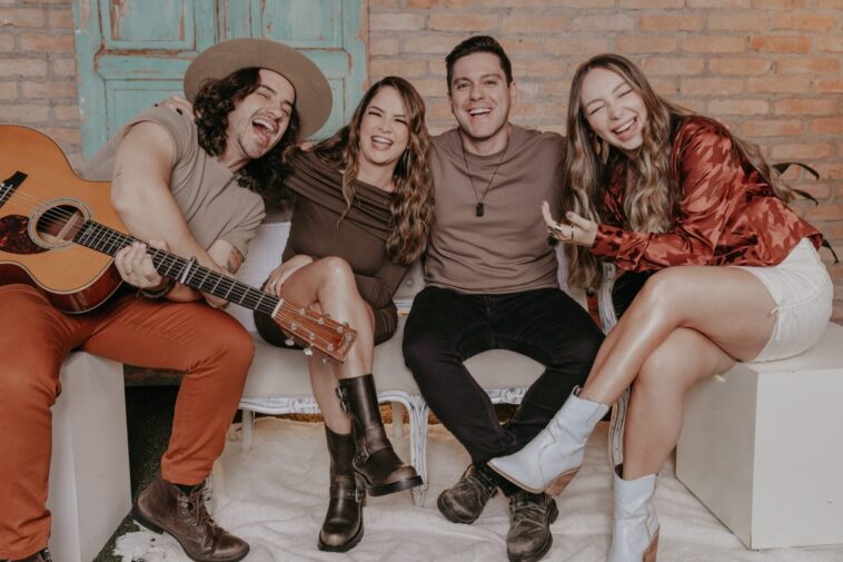 Mar Aberto e Maria Cecília e Rodolfo contam suas histórias de casal no clipe "Pagando a Língua" 2 MAR ABERTO