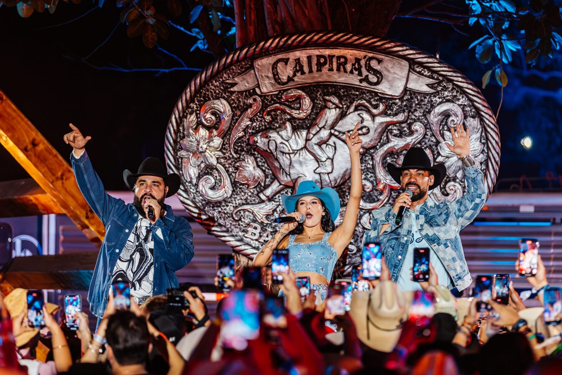 Ao lado de Ana Castela, Léo e Raphael lançam primeira faixa de “Caipira’s no Barretão” 1 Ao lado de Ana Castela, Léo e Raphael lançam primeira faixa de “Caipira’s no Barretão”