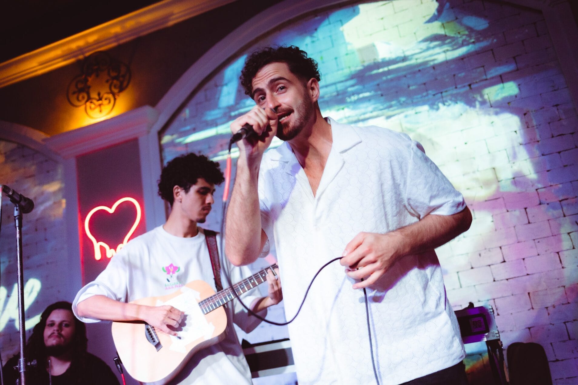 Ced apresenta show autoral com músicas inéditas e convidados em São Paulo