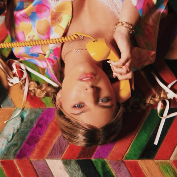Naomi Jane, o Ethos da Geração Z, Anuncia o Lançamento de "Heartbeat Melody", o Prólogo do Seu EP de Estreia Sweet Talk 2 Naomi Jane