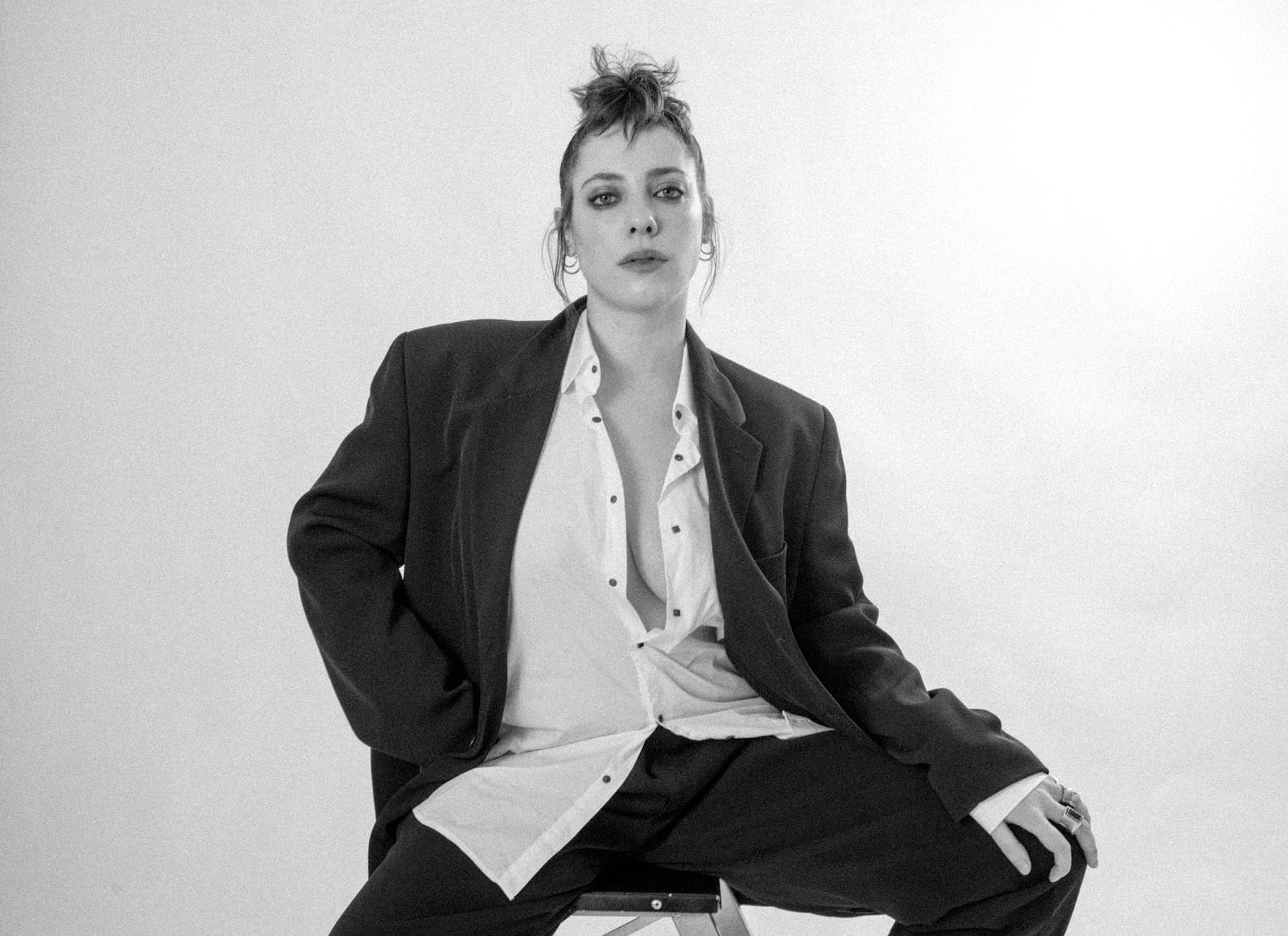 MADRE, projeto de Luiza Pereira, lança primeiro álbum solo acompanhado de manifesto anti-digital 1 MADRE, projeto de Luiza Pereira, lança primeiro álbum solo acompanhado de manifesto anti-digital
