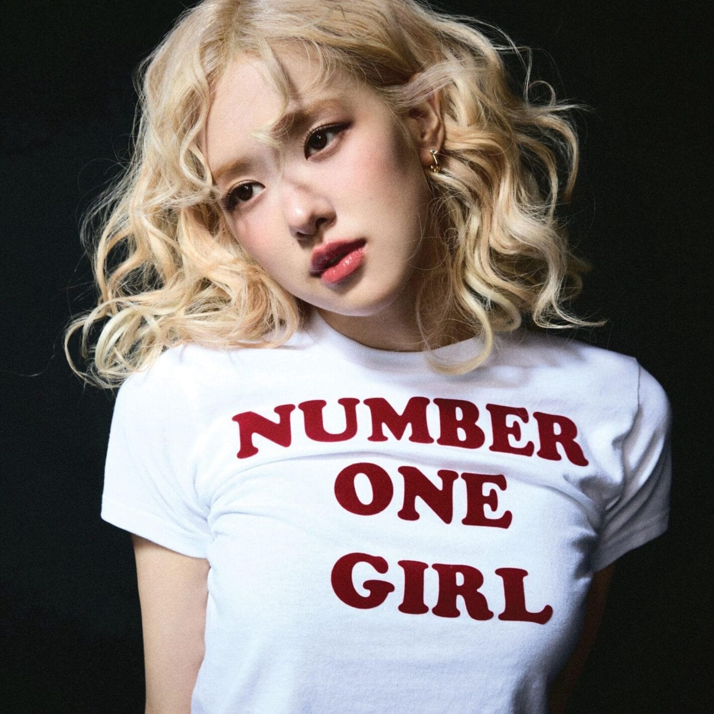Rosé lança single number one girl