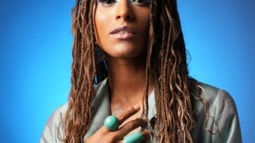 Com participação de Rashid, ex-The Voice Marília Lopes faz show de lançamento de novo EP em São Paulo