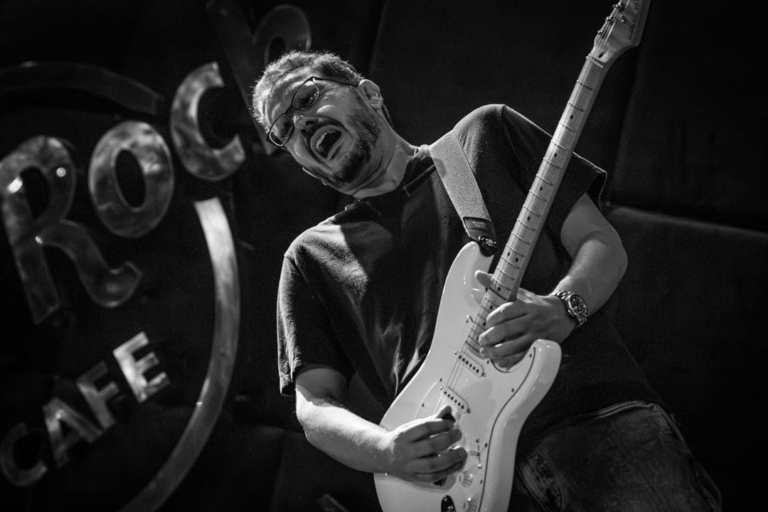O guitarrista Eddie Pimentel imprime o espírito natalino em faixas reflexivas e arranjos autorais em seu novo EP EP-de-Natal--000-am-Merry-Christmas-by-Eddie-Pimentel--2-