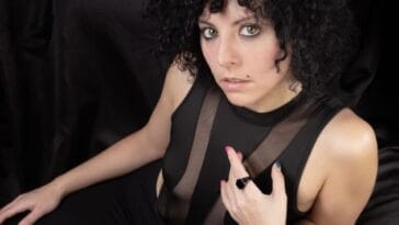 Prestes a estrear no Universo Paralello, Giorgia Angiuli emplaca último lançamento do ano