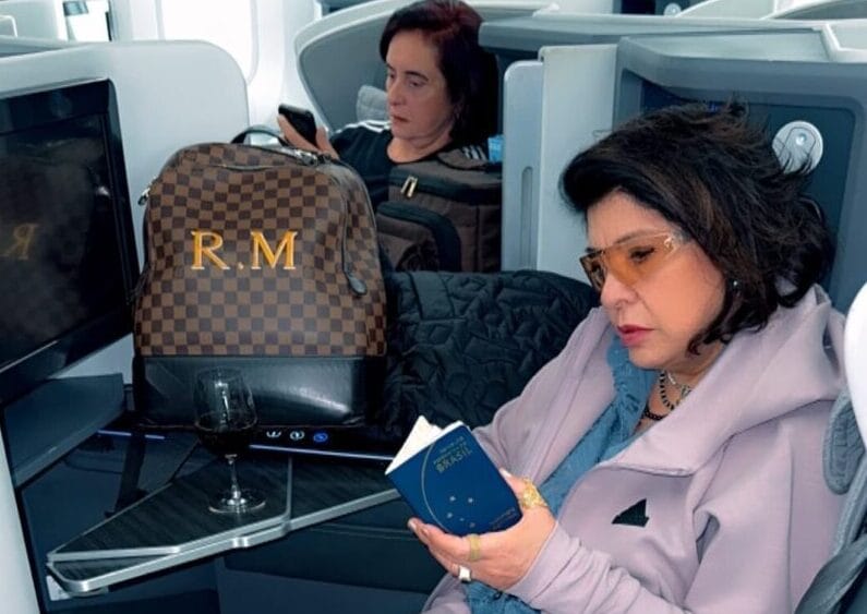 Após viralizar na internet, Roberta Miranda viaja para férias na Espanha 1 Após viralizar na internet, Roberta Miranda viaja para férias na Espanha