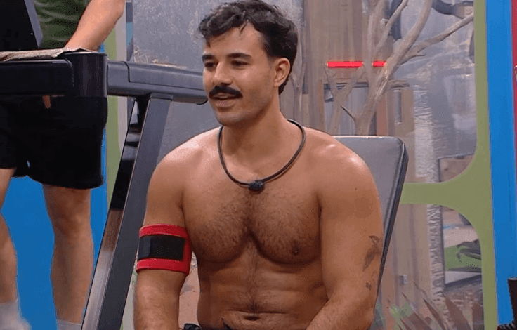 BBB 25- Mateus Pires se descuida ao trocar de roupa e mostra demais