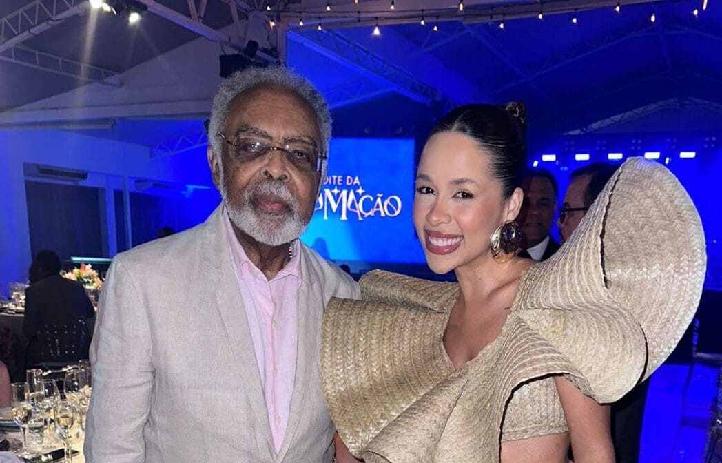 Gilberto Gil elogia look de Laura Brito inspirado em sua música Eu Vim da Bahia na Noite da Aclamação