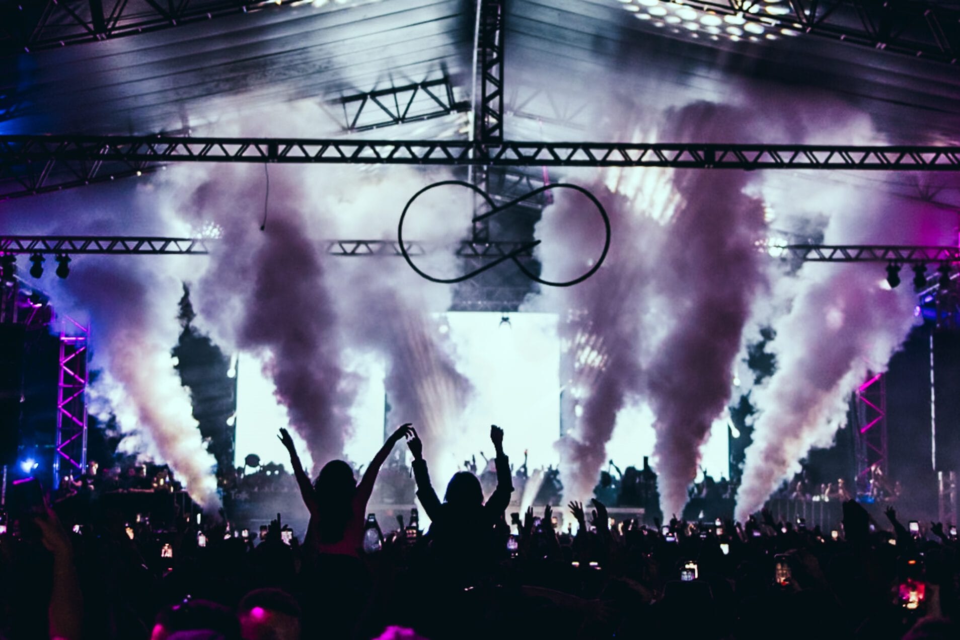 Refletindo o retorno do EDM no mundo, Belo Horizonte está oferecendo opções de festas e firmando-se como um dos polos da vertente no Brasil 1 NeverEnds