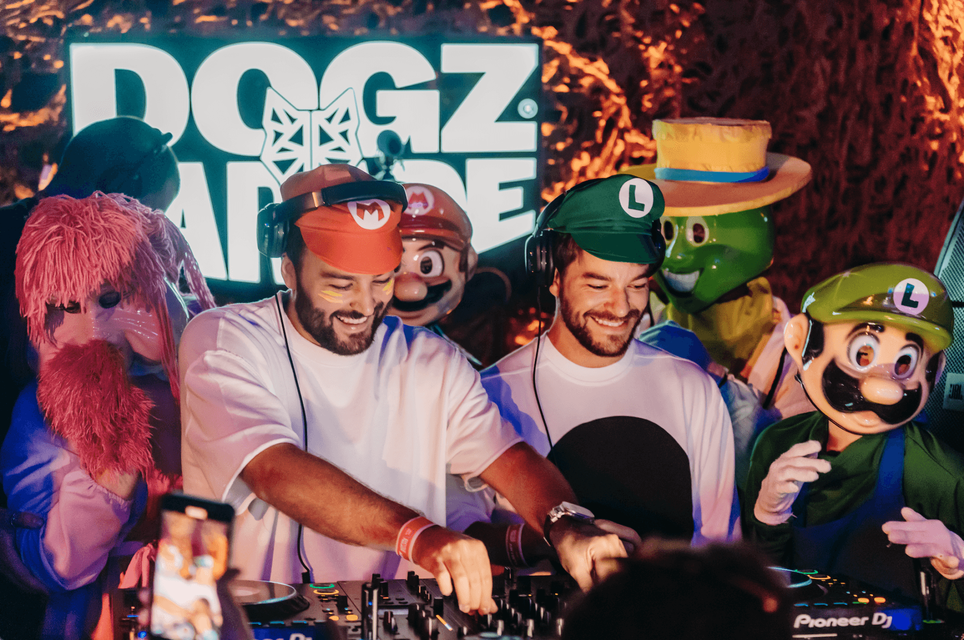 Após sold out em tempo recorde em SP, Dubdogz leva a festa Nostalgia para o RJ em março 1 Créditos: Acervo Dubdogz