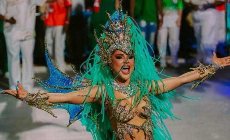 Mileide Mihaile se destaca na Sapucaí com fantasia luxuosa de 20 mil cristais e Swarovski 2 Carnaval 2025