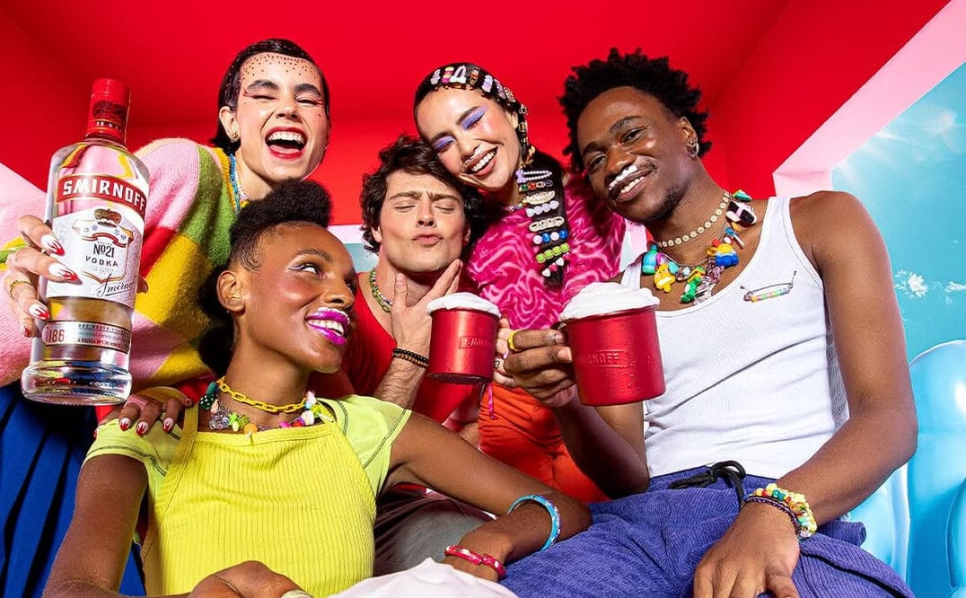 No Lollapalooza Brasil 2025, Smirnoff faz história como a primeira marca de bebidas alcoólicas a servir drinks sem álcool no festival