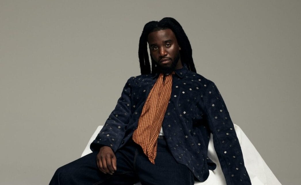 Atração do Coachella, Shaboozey antecipa edição especial de álbum com clipe “Blink Twice” 1 Atração do Coachella, Shaboozey antecipa edição especial de álbum com clipe “Blink Twice”