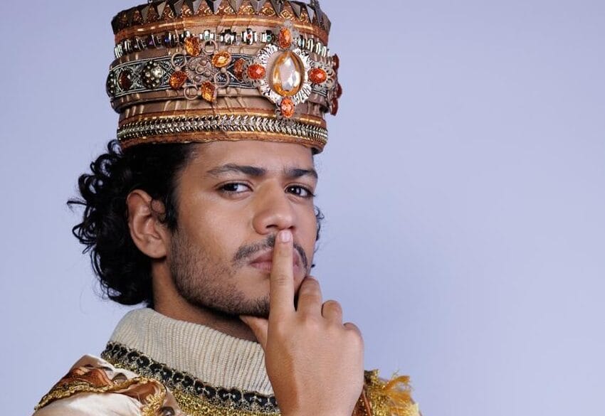 Gabriel Santana vive Rei Herodes na “Paixão de Cristo de Teresina” e celebra força do teatro popular