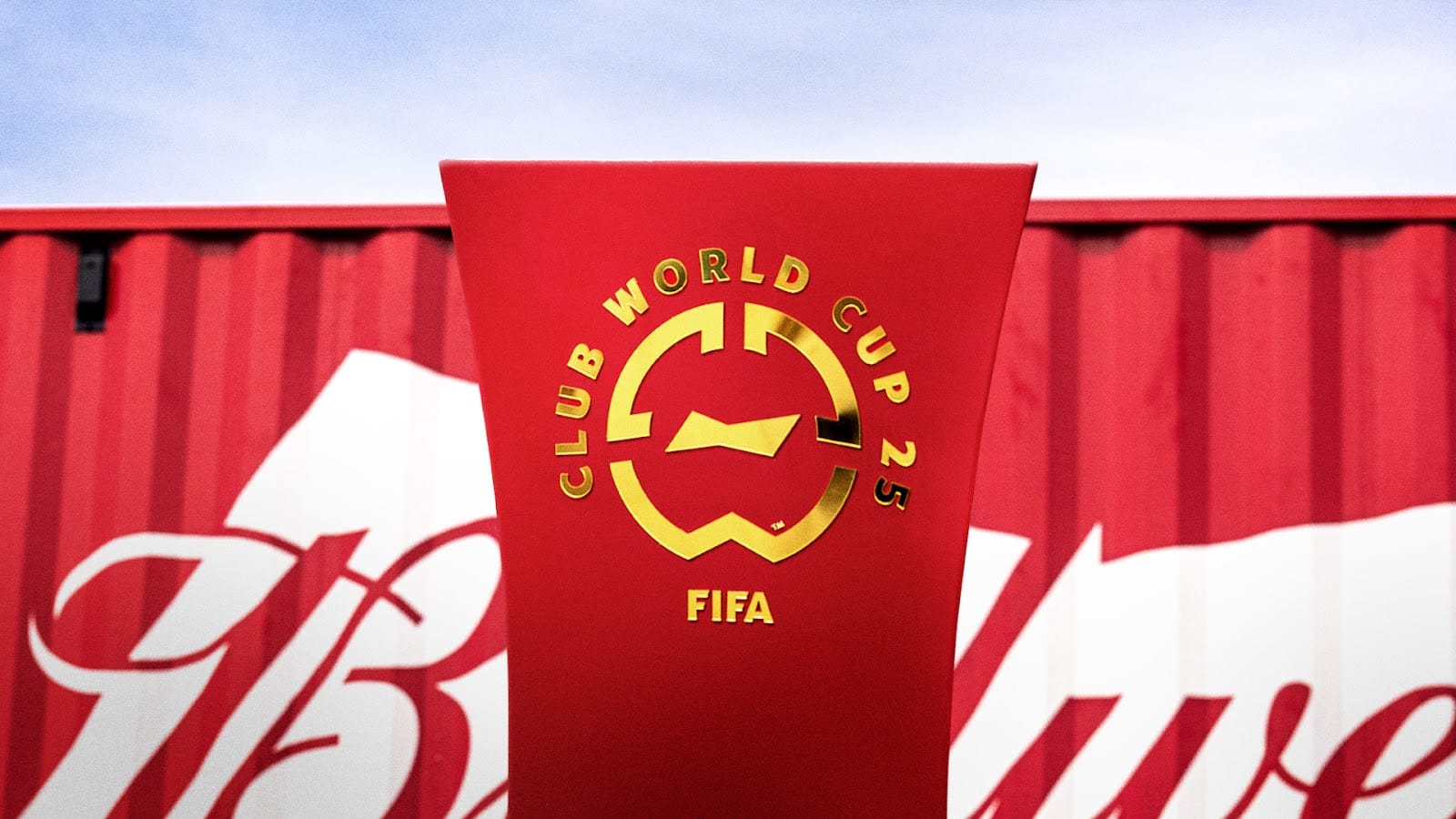 ​Budweiser apresenta o troféu da Copa do Mundo de Clubes FIFA 2025™ em evento gratuito com desafios para os fãs