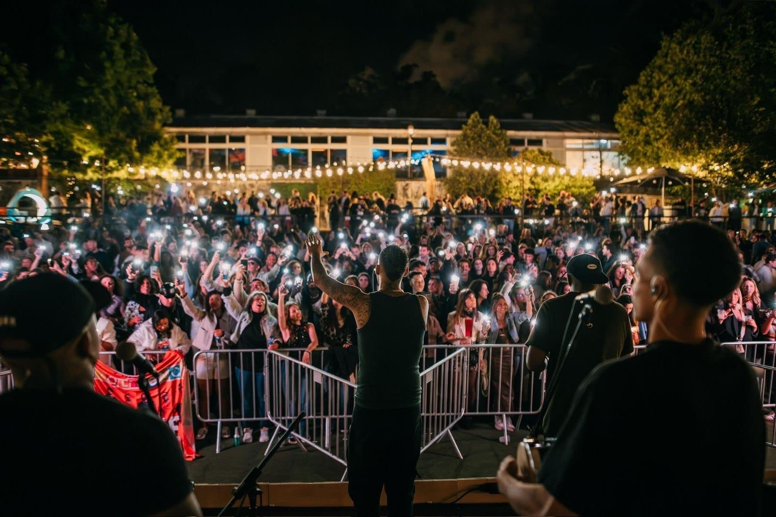 Envolvência conclui terceira turnê internacional com shows esgotados em Portugal