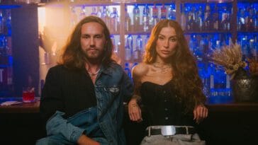 Vitor Kley é par romântico de Bianca Andrade em Carta Marcada