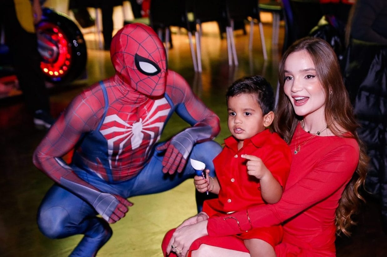 Anna Livya Padilha celebra dois anos do filho Zulu com festa inspirada em todas as versões do Homem-Aranha 1 WhatsApp Image 2025-05-30 at 8 15 01 PM