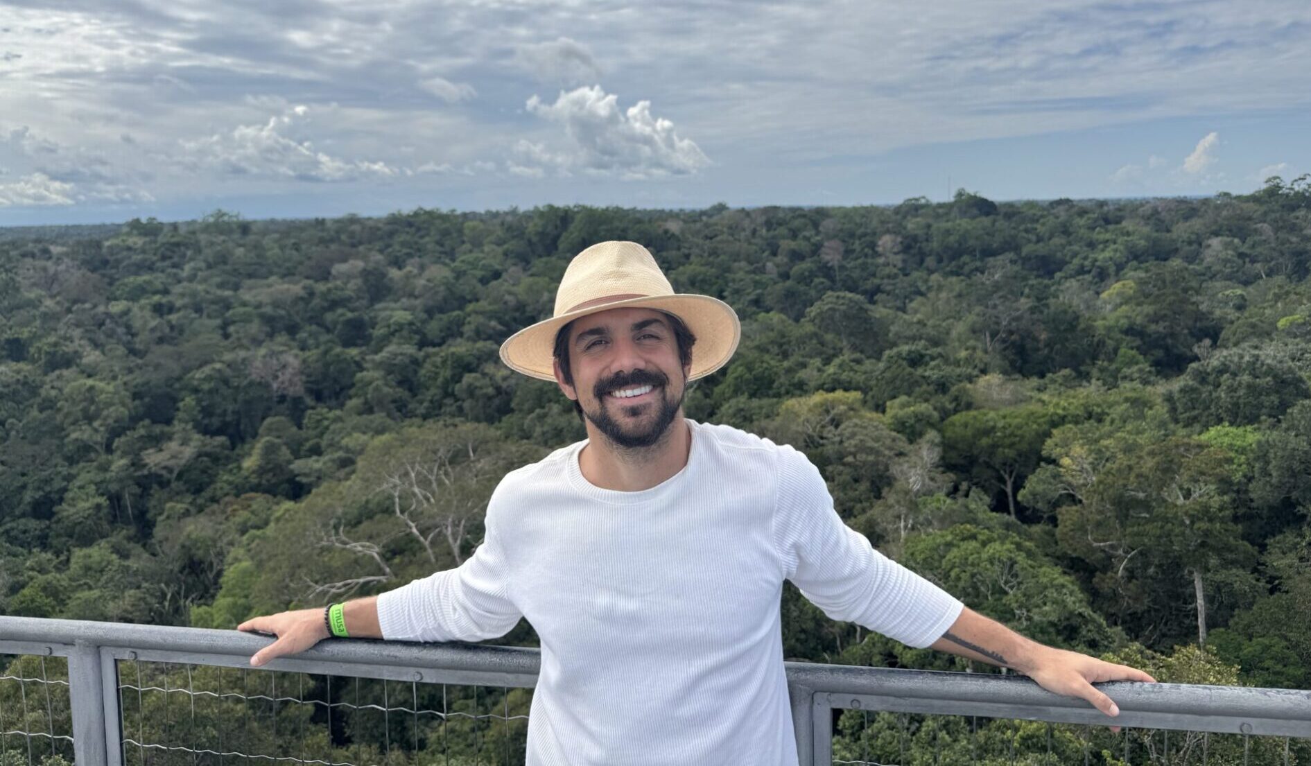 Entre cachoeiras e canções, Gabriel Gonti encontra inspiração na Floresta Amazônica 1 Entre cachoeiras e canções, Gabriel Gonti encontra inspiração na Floresta Amazônica