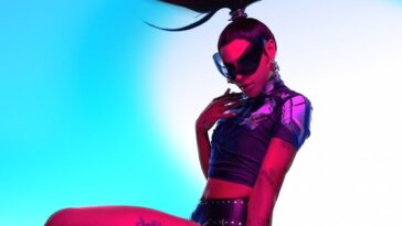 Pabllo Vittar assume as pickups como DJ e leva o Club Vittar ao Gate 22 em Campinas