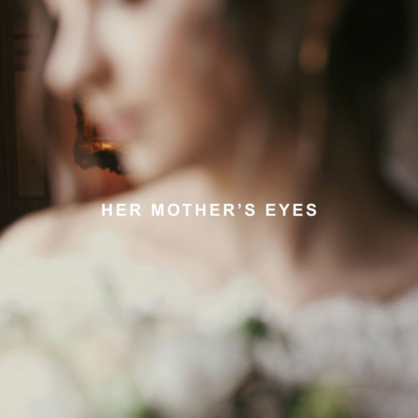 Rosanne Baker Thornley captura um momento íntimo entre mãe e filha no videoclipe oficial de seu comovente novo single “Her Mother’s Eyes” 1 Rosanne Baker Thornley