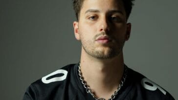 Annëto une maturidade artística e emoção em “By My Side”