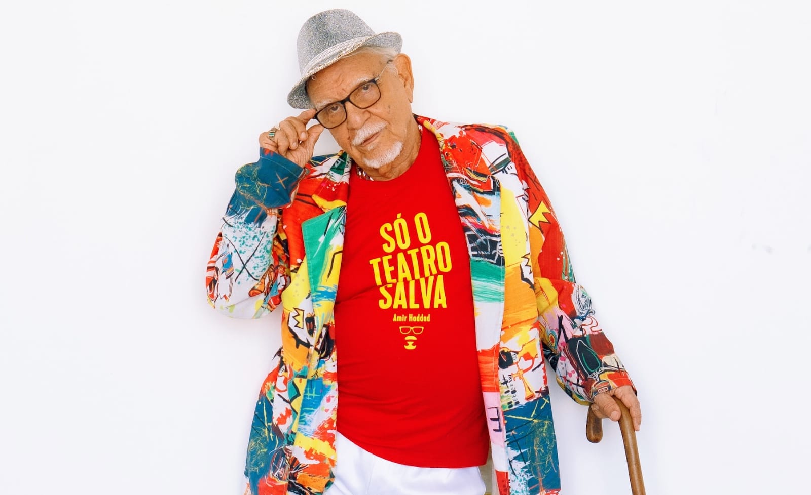 Amir Haddad completa hoje 88 anos com ensaio fotográfico enaltecendo Carnaval, futebol e cultura religiosa 1 Crédito: vidafodona
