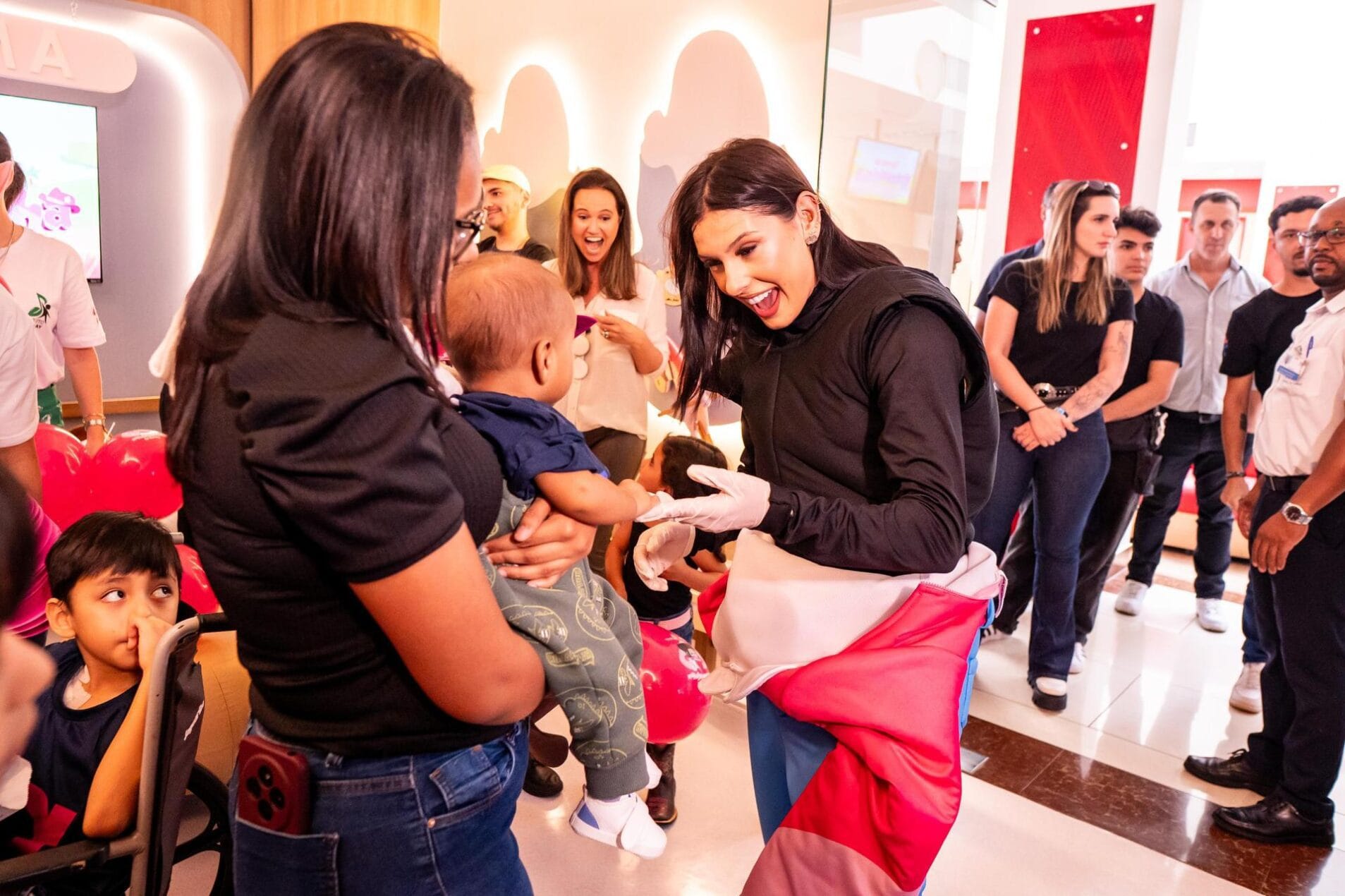 Ana Castela visita o Hospital de Amor e inaugura Brinquedoteca em parceria com o Instituto AgroPlay