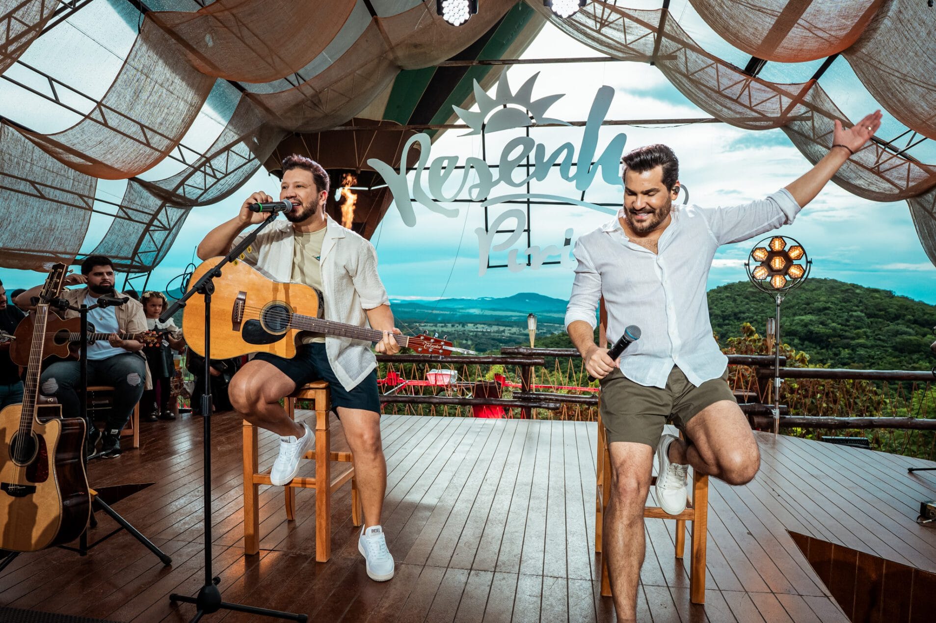 Cleber & Cauan viralizam e alcançam a posição 12º com hit “Até Ficar Velhin” nas plataformas digitais e redes sociais