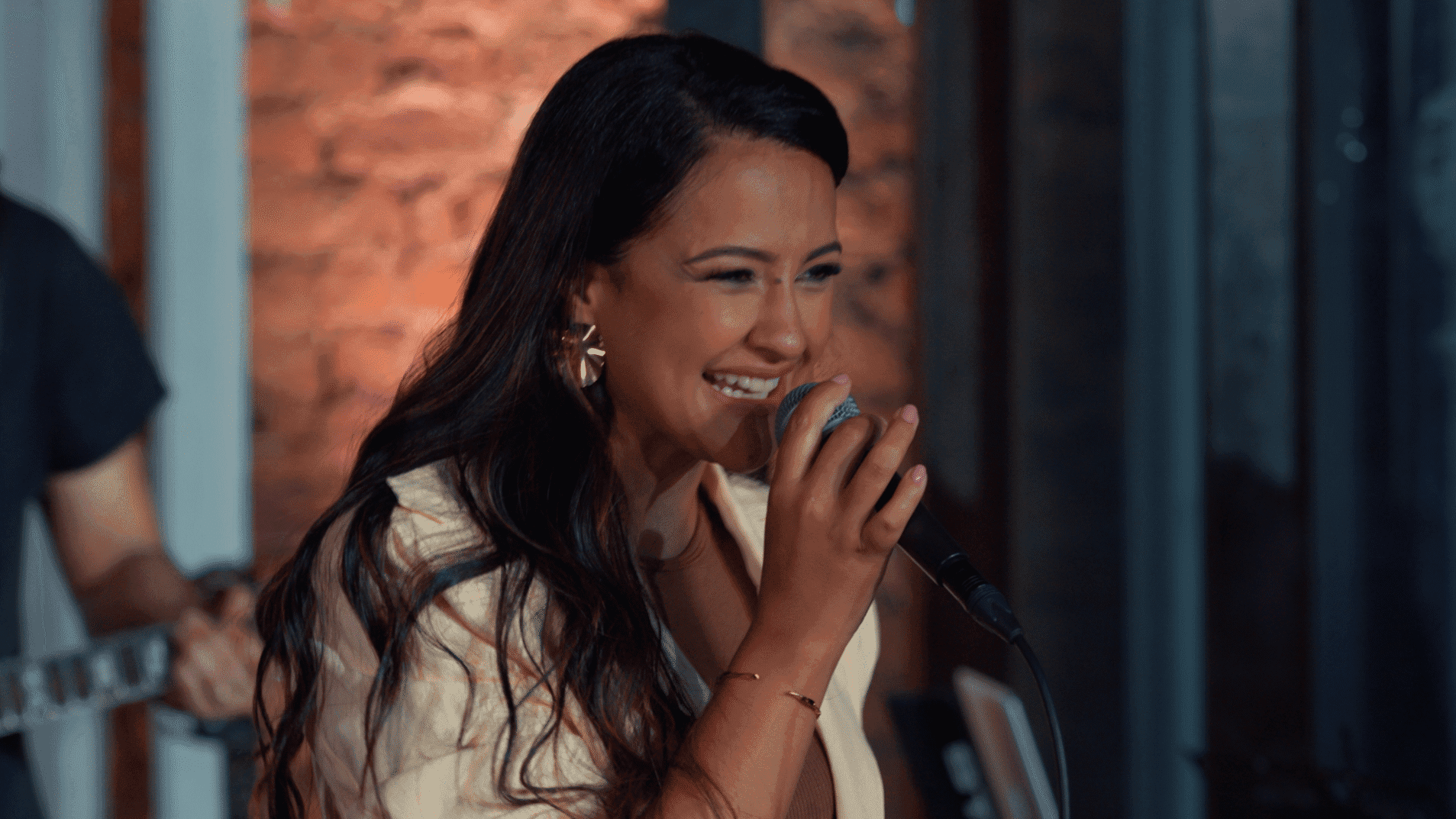 Bruna Martins lança “Milagre Após Milagre” 1 Fotos_Prints_do_Clipe (2)