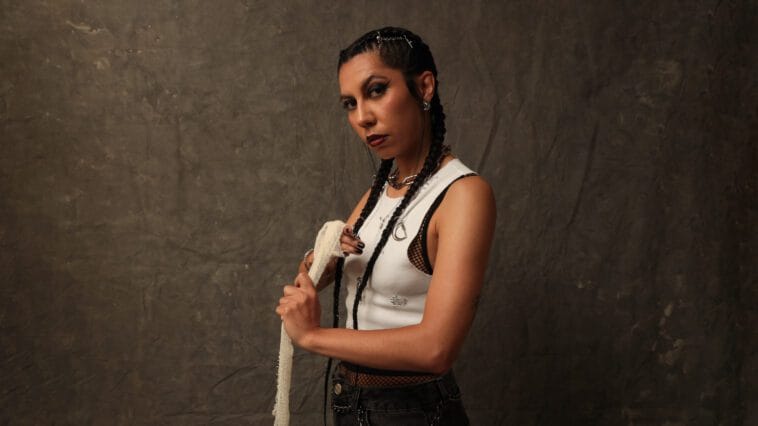 Isabella Flint expõe e “dá nocaute” na traição em novo single “Golpe” 2 Isabella Flint