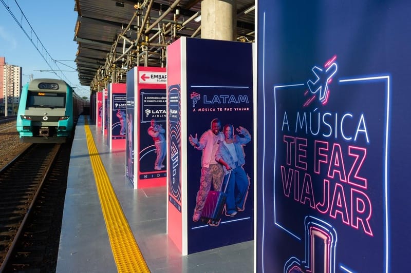 LATAM assina a identidade visual da estação de trem exclusiva do The Town 2025