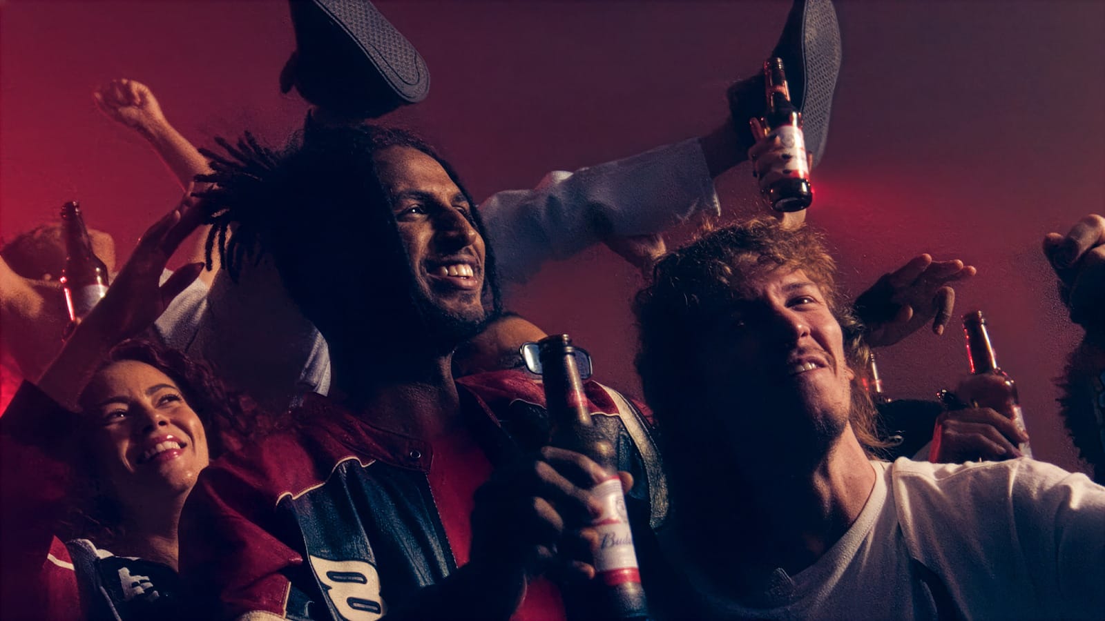 Budweiser presenteia os fãs mais apaixonados do mundo e lança Bud Live no Brasil