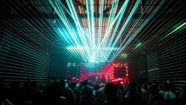 Wobble, Just Groove, SHOUT, DOGMA e DJs como Emanuel Satie, YOUniverse e Kiko Franco- a programação de outubro do D-EDGE Rio