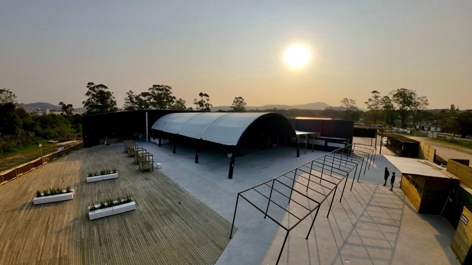 Com vista para o mar, Dhun Club ganha força na cena eletrônica catarinense com proposta que une música, conforto e lifestyle 1 Com vista para o mar, Dhun Club ganha força na cena eletrônica catarinense com proposta que une música, conforto e lifestyle