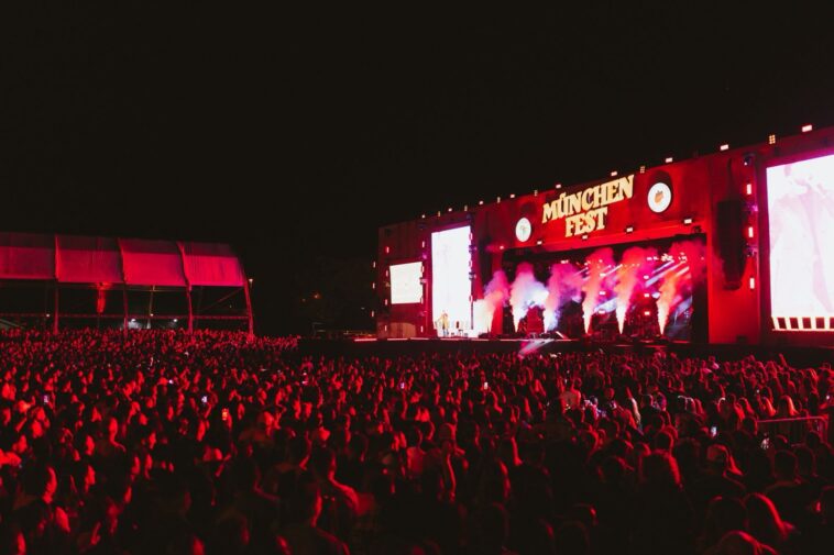 München será retomada no Centro de Eventos nesta quarta com show sertanejo e muita cultura alemã 2 Hugo e Guilherme