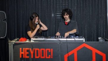 “Quebra-Cabeça”- HeyDoc! e Bia Lasmar lançam trilha sonora oficial da ExpoTEA, maior conferência de autismo do mundo (1)