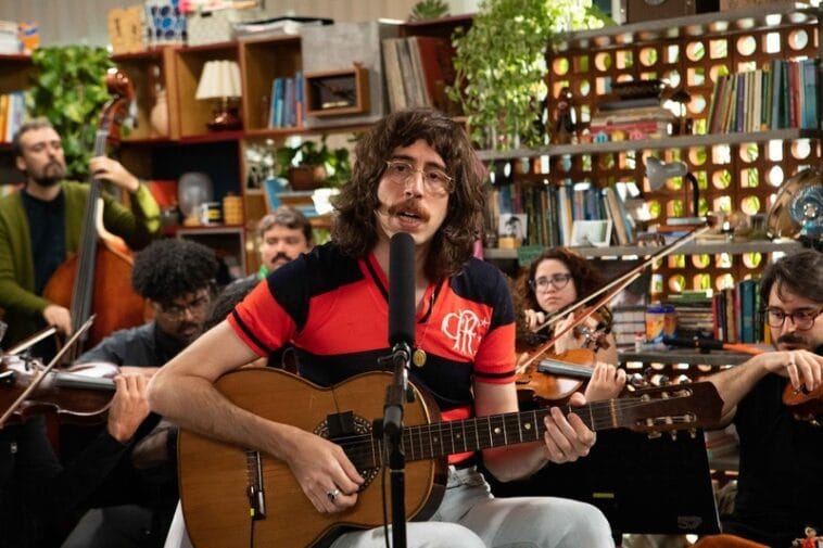 Apresentado por Heineken®, Tiny Desk Brasil reúne Tim Bernardes e orquestra 2 Heineken
