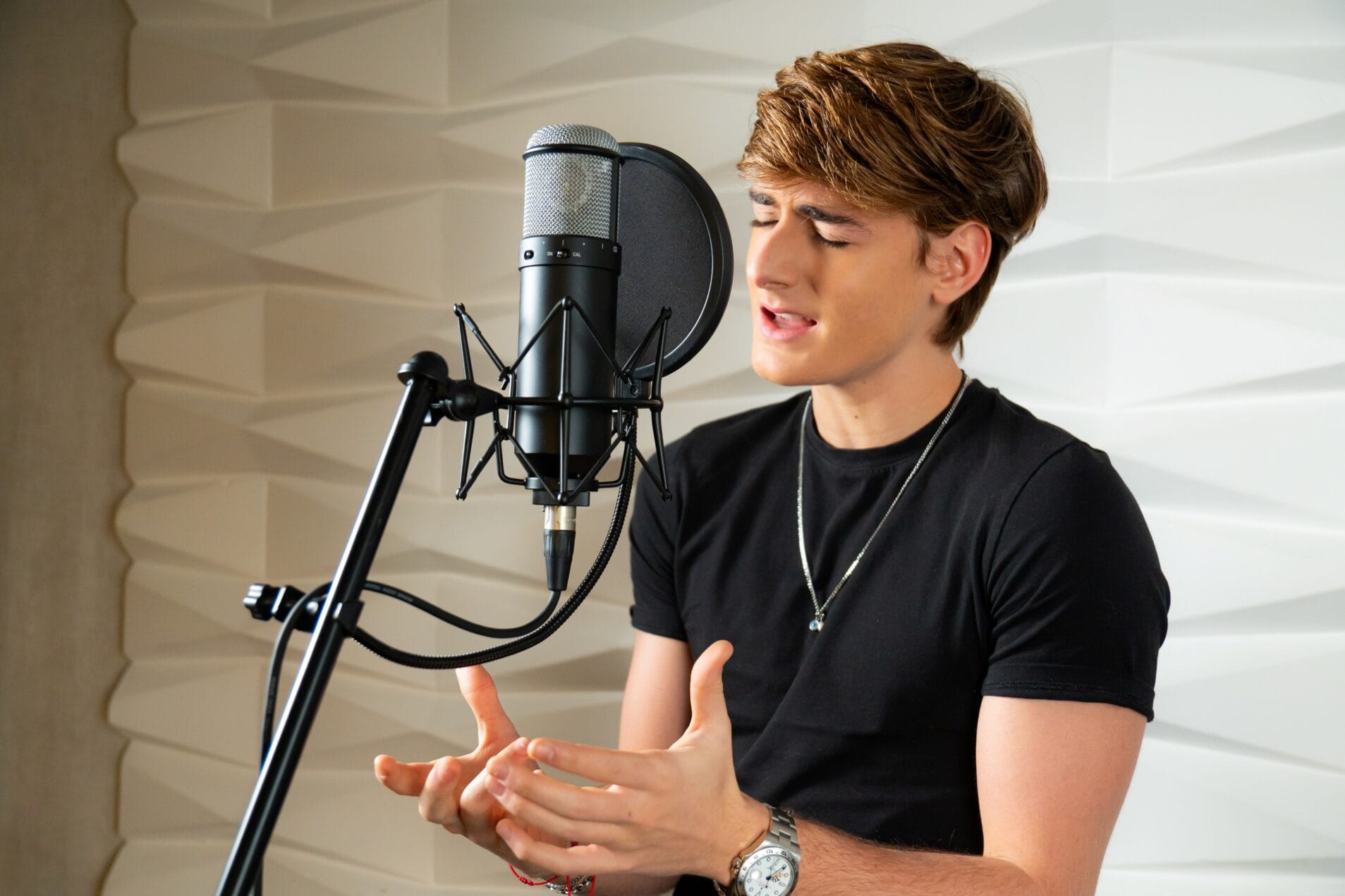 Sam Sabbá reúne suas músicas de 2025 e lança o seu primeiro EP, “Hoje é por Você” 1 Sam Sabbá reúne suas músicas de 2025 e lança o seu primeiro EP, “Hoje é por Você”